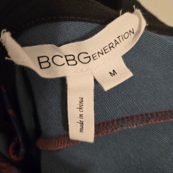 BCBGeneration Crisscross Back Rouge Print Dress Women’s Size M Burgundy - Picture 5 of 7